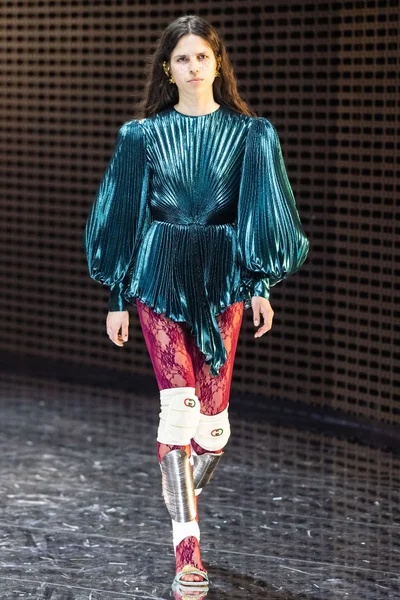 Look 77